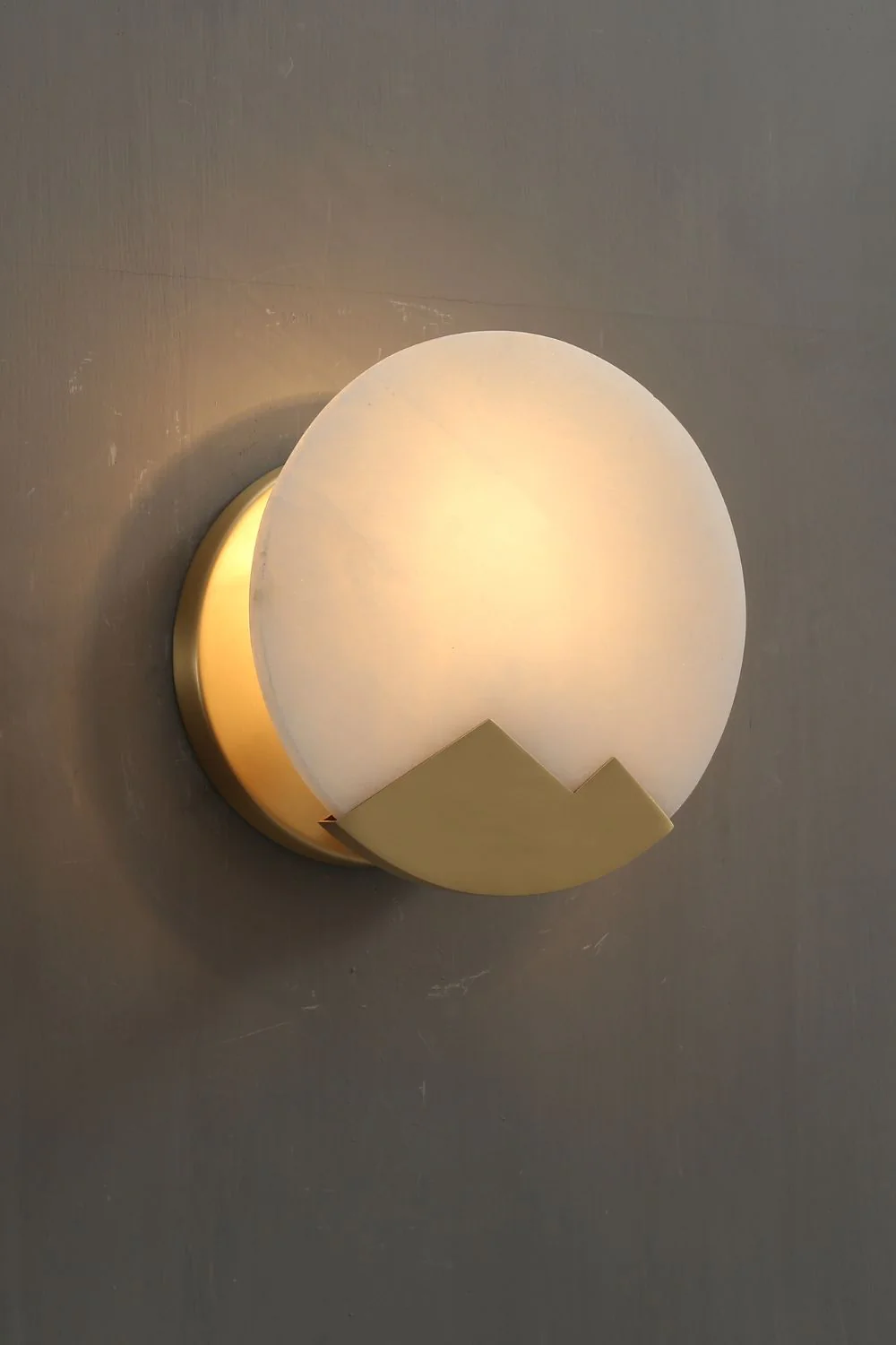Alabaster Brass Wall Light - Image 7