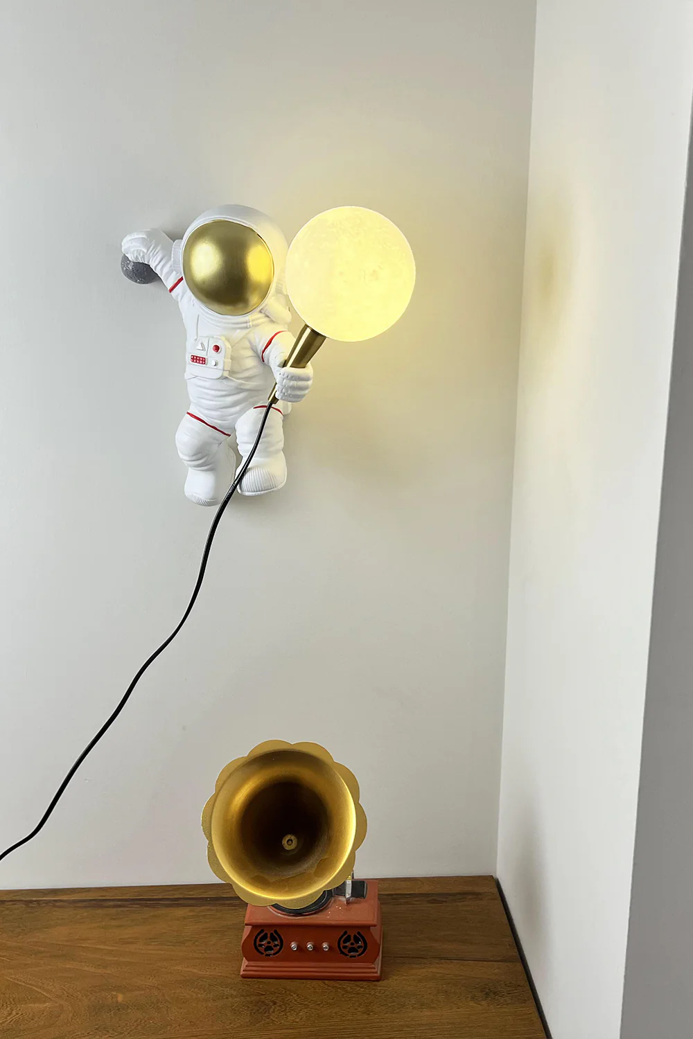 Astronaut Wall Lamp - Image 10