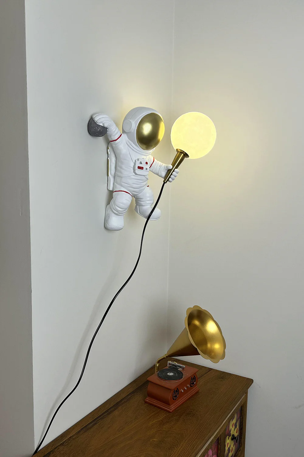 Astronaut Wall Lamp - Image 16