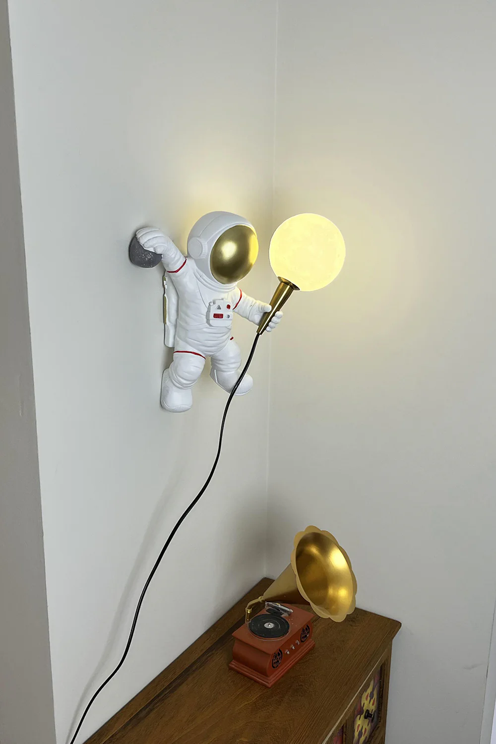 Astronaut Wall Lamp - Image 17