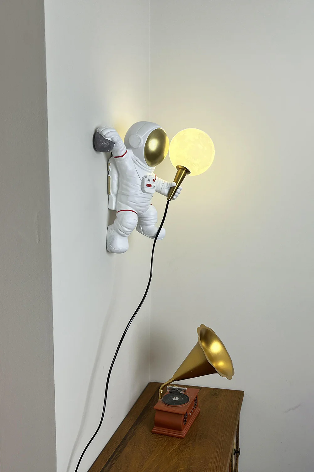 Astronaut Wall Lamp - Image 18