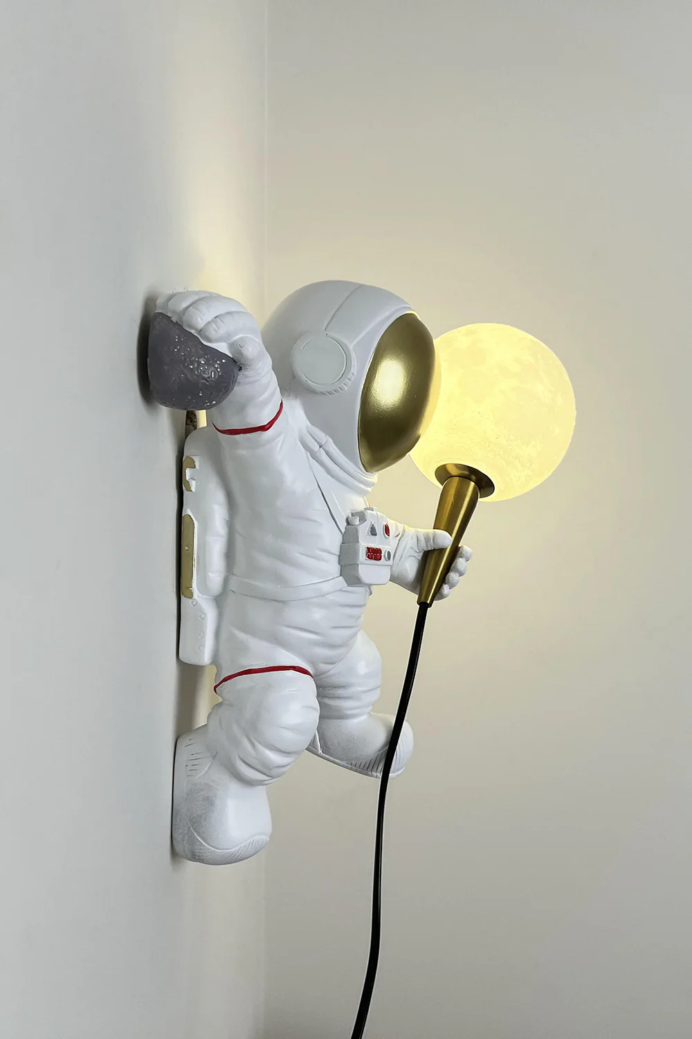 Astronaut Wall Lamp - Image 19