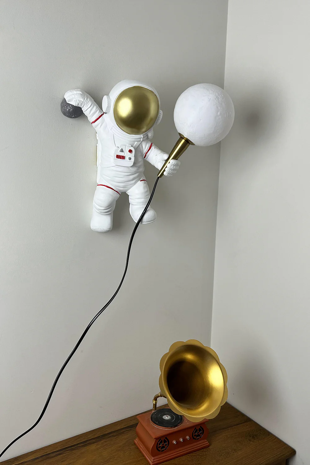 Astronaut Wall Lamp - Image 21