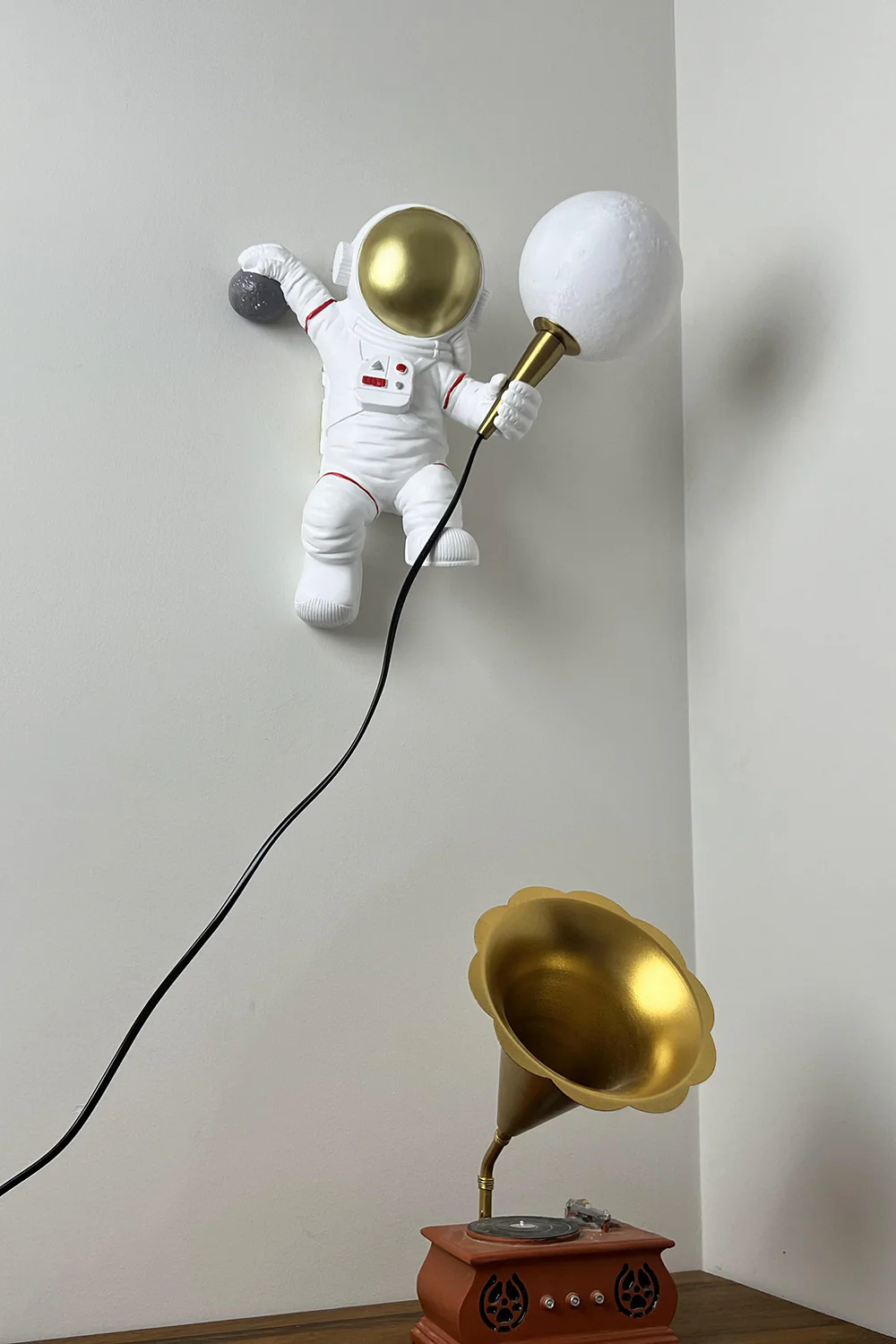 Astronaut Wall Lamp - Image 22