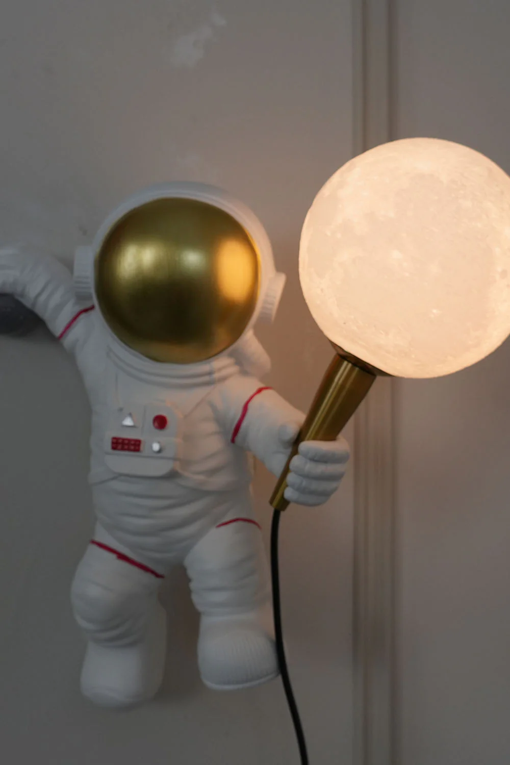 Astronaut Wall Lamp - Image 26