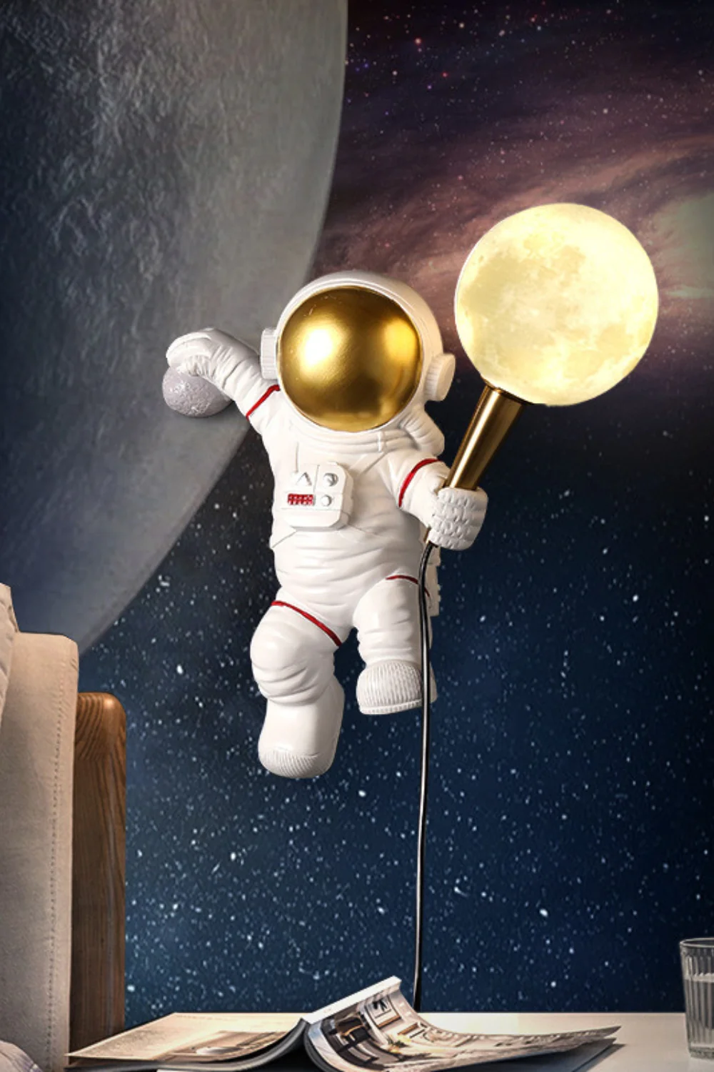 Astronaut Wall Lamp - Image 3