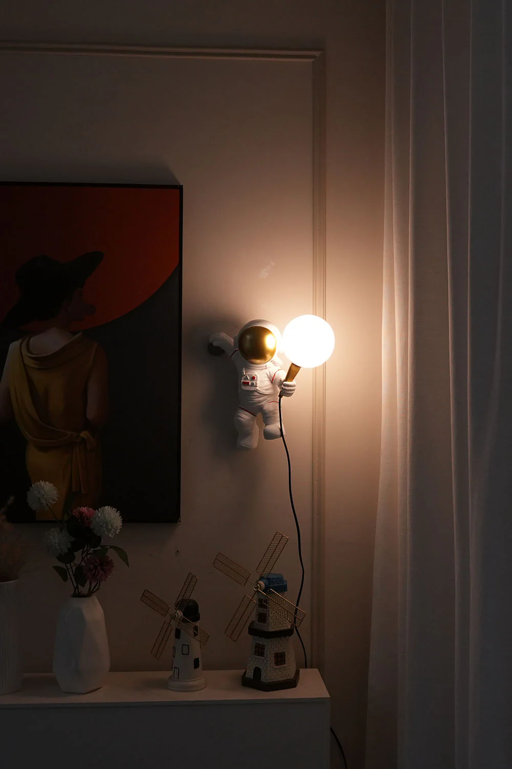 Astronaut Wall Lamp - Image 31