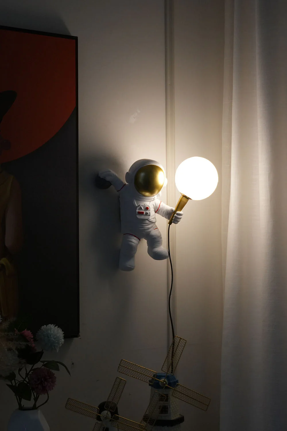 Astronaut Wall Lamp - Image 32
