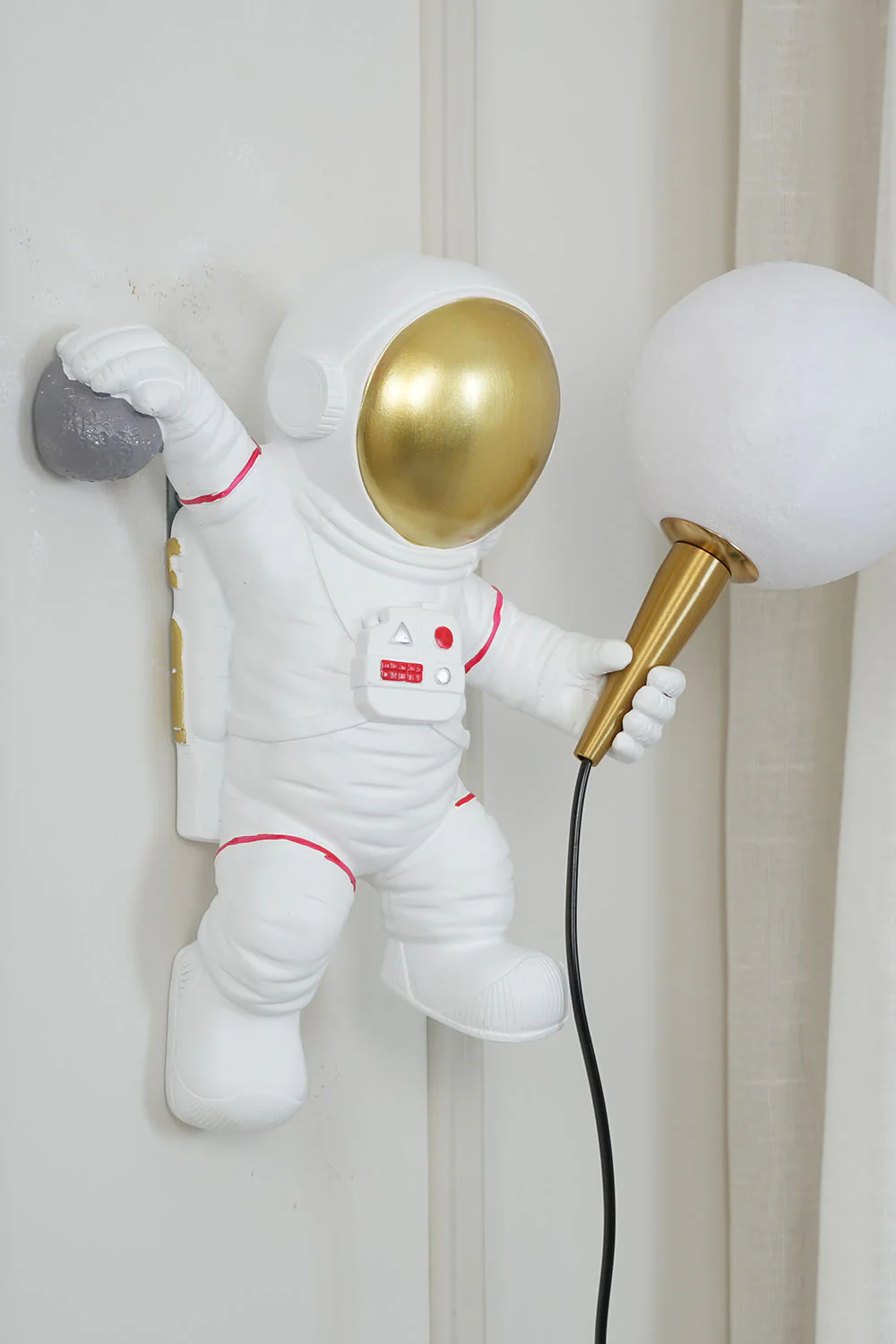 Astronaut Wall Lamp - Image 34