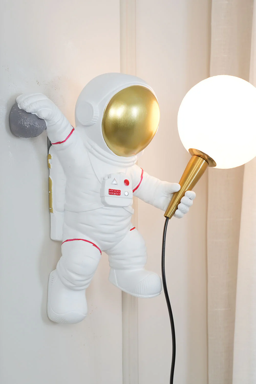Astronaut Wall Lamp - Image 35