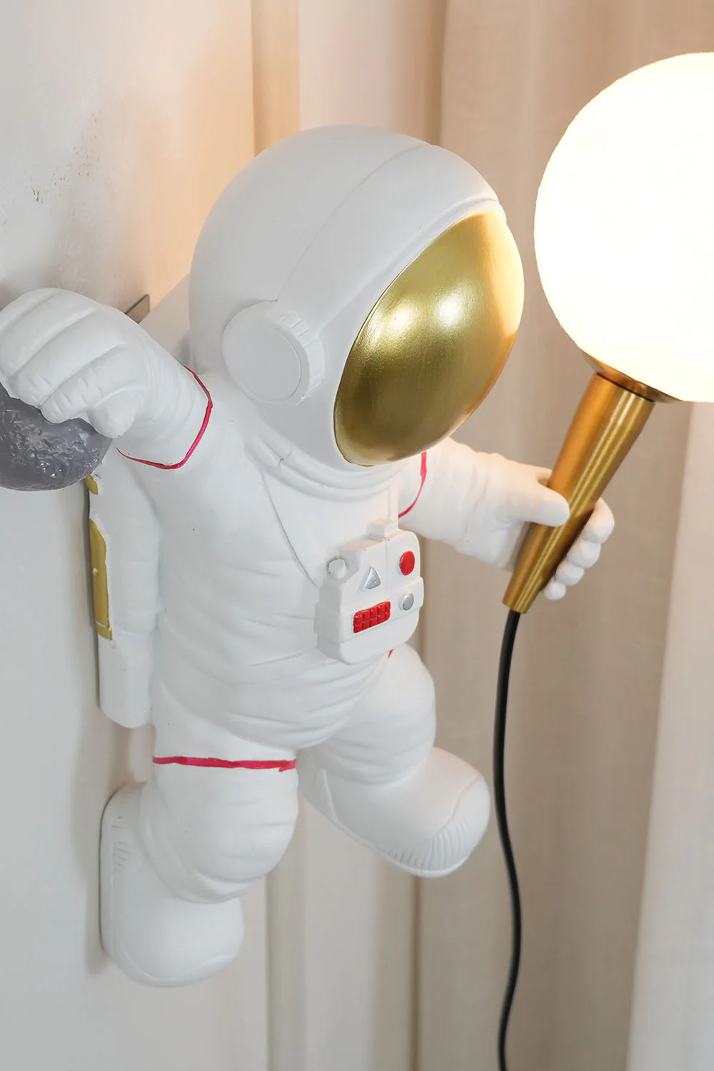 Astronaut Wall Lamp - Image 39