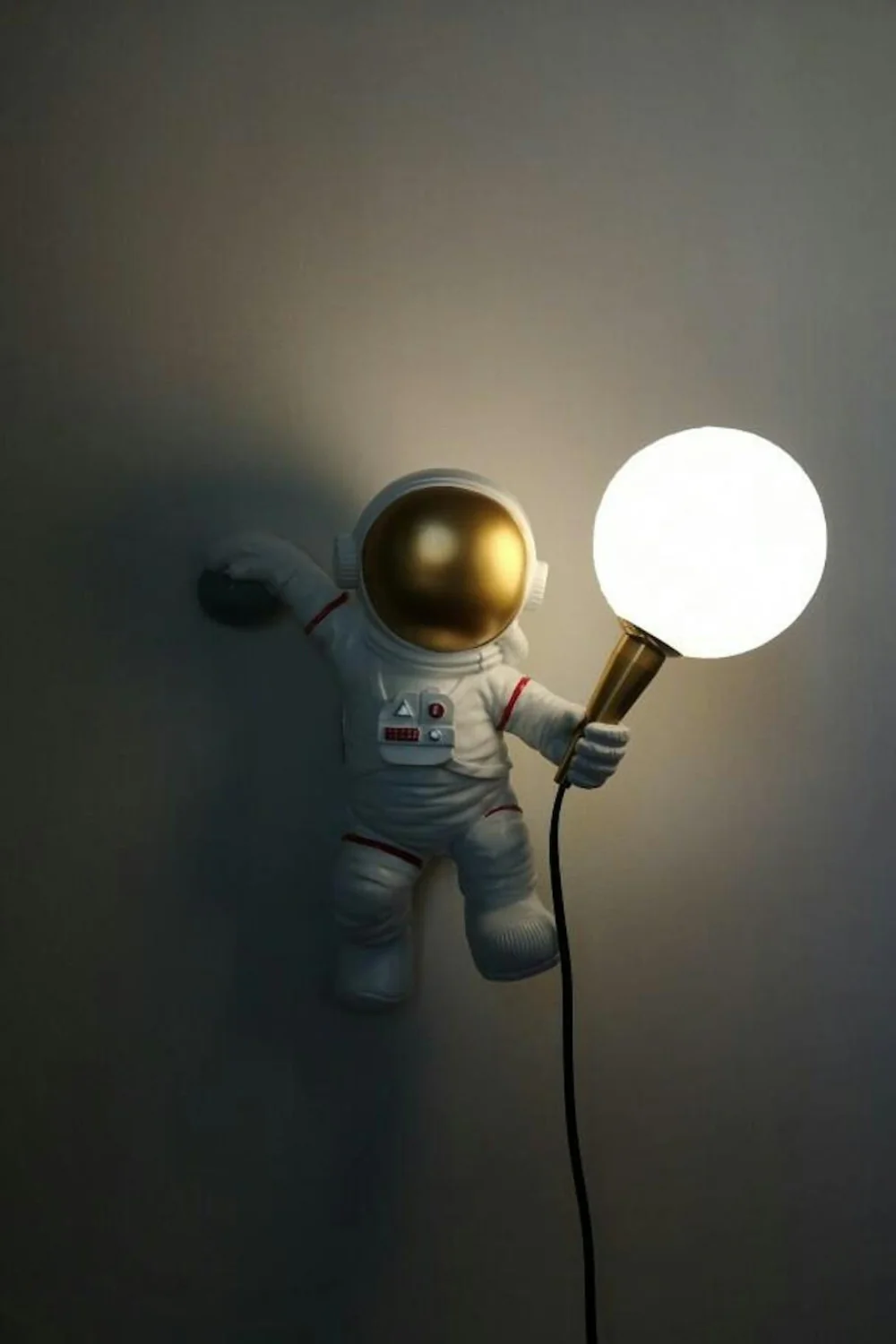 Astronaut Wall Lamp - Image 4