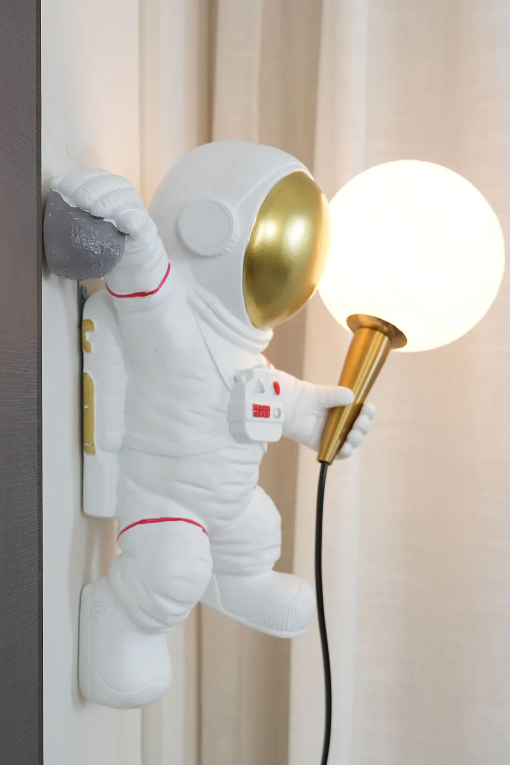 Astronaut Wall Lamp - Image 42
