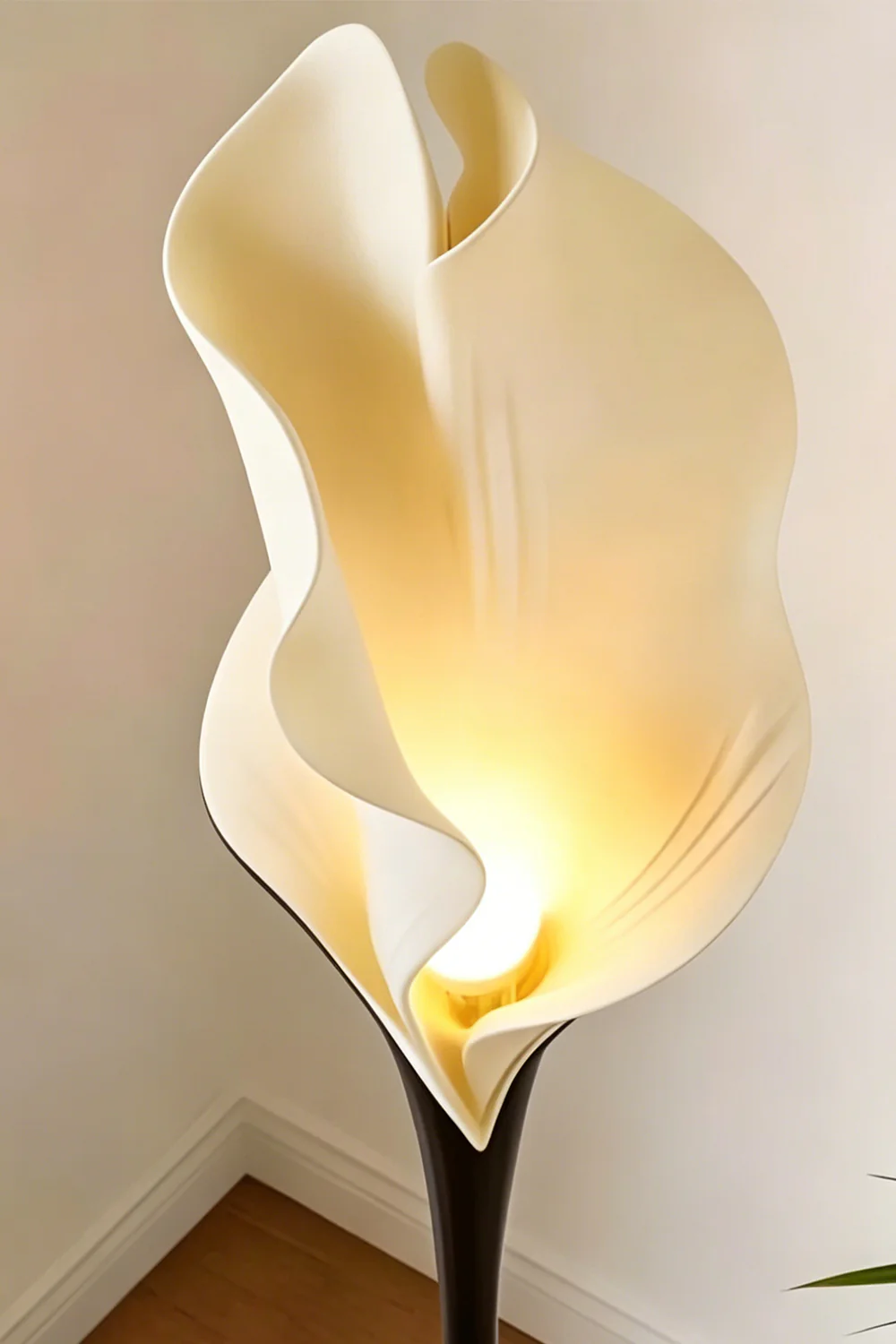Calla Muse Resin Floor Lamp - Image 11