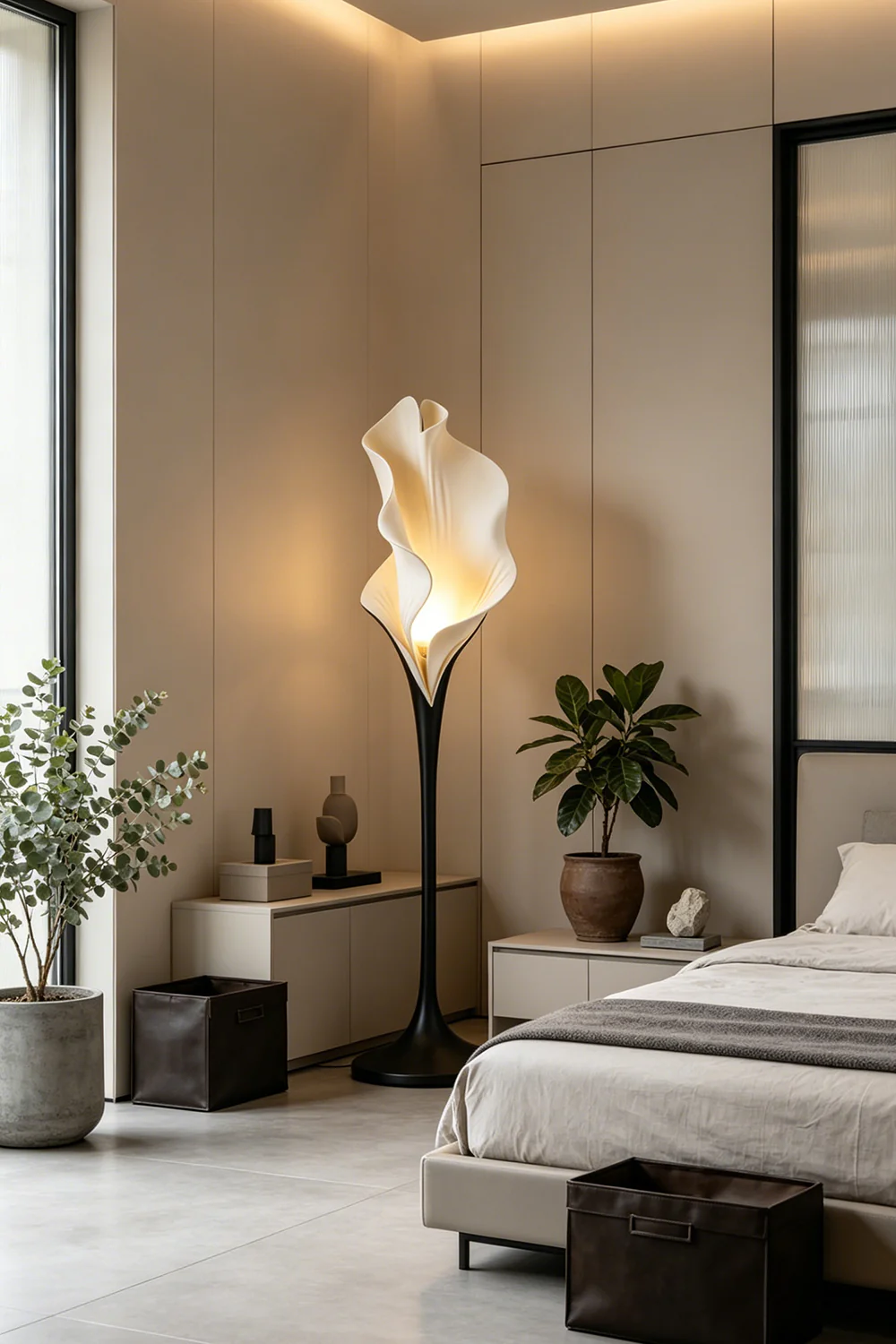 Calla Muse Resin Floor Lamp - Image 2