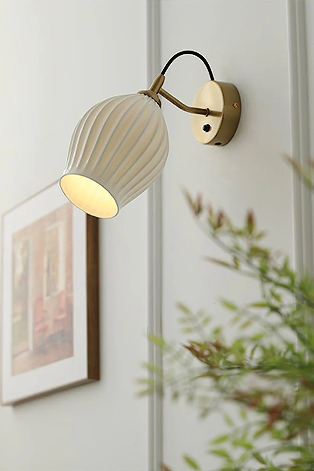 Ceramic Ribbed Wall light - Image 3