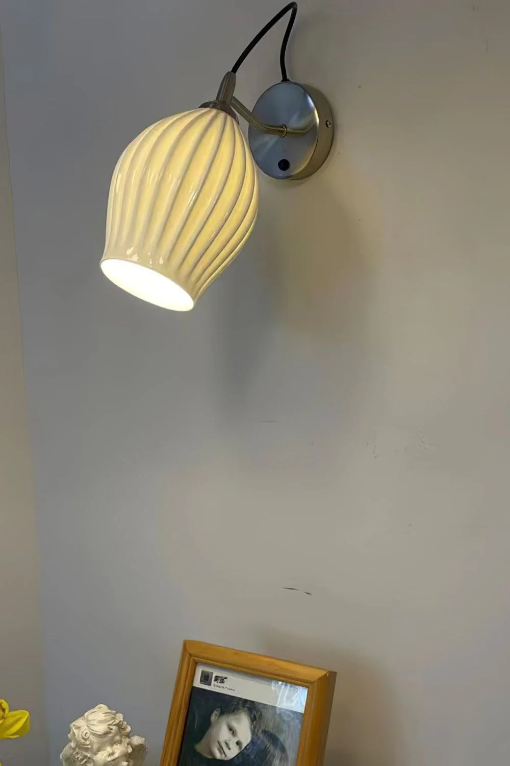 Ceramic Ribbed Wall light - Image 4