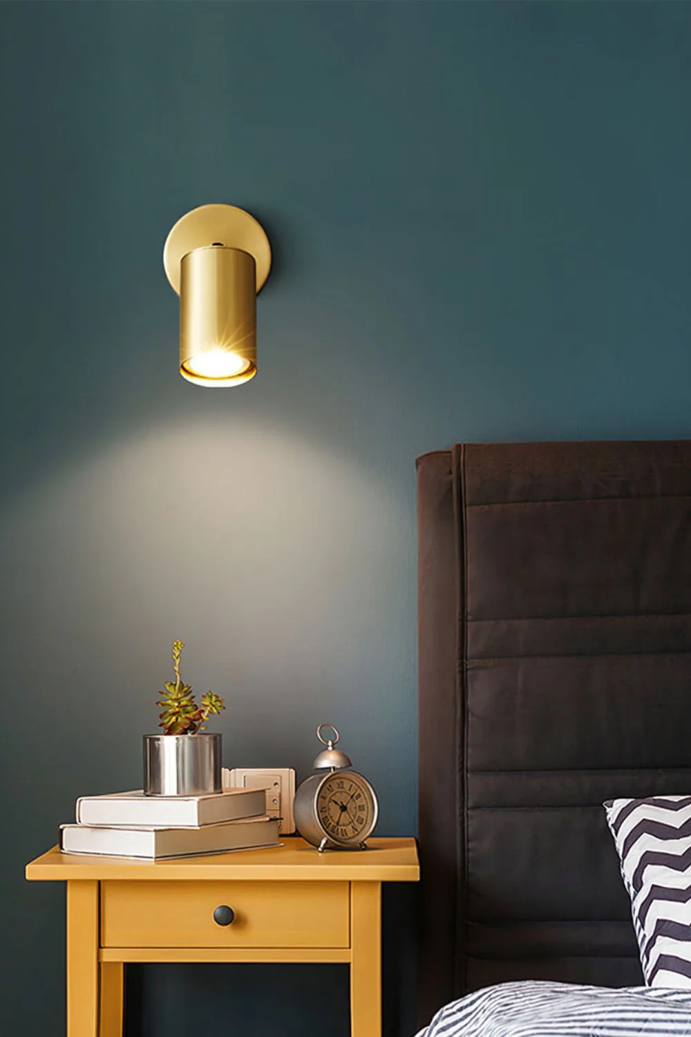 Eduard Wall Lamp - Image 3