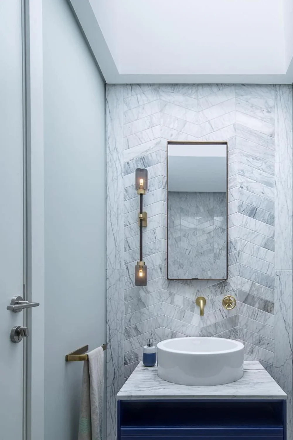 Cylindrical Glass Farol Wall Light - Image 6