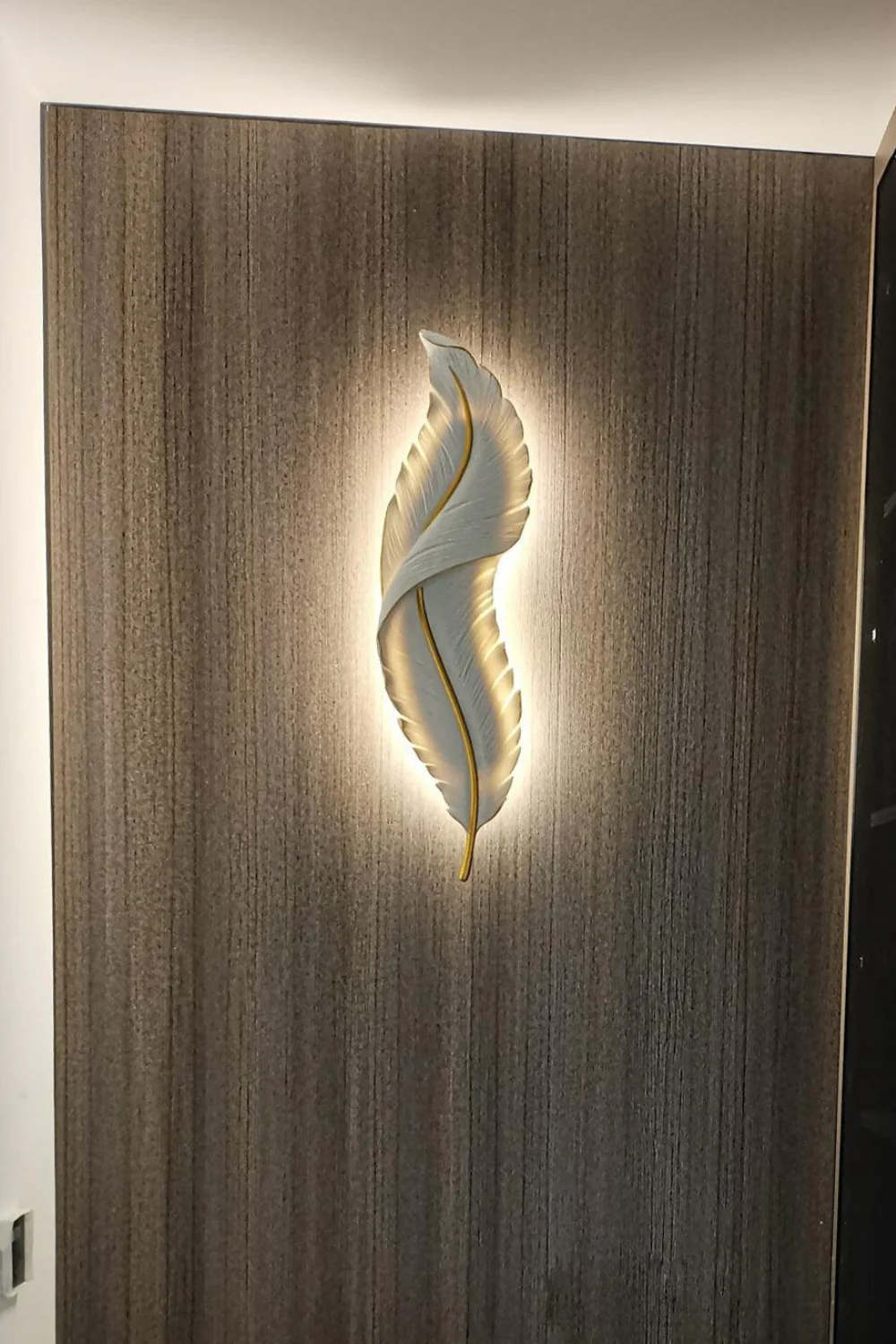 Modern White Gold Feather Wall Lamp - Image 6