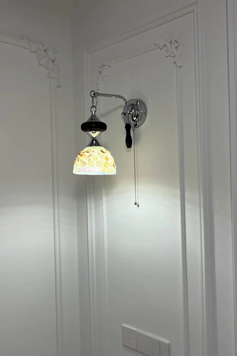 French Retro Handmade Shell Wall Lamp - Image 3