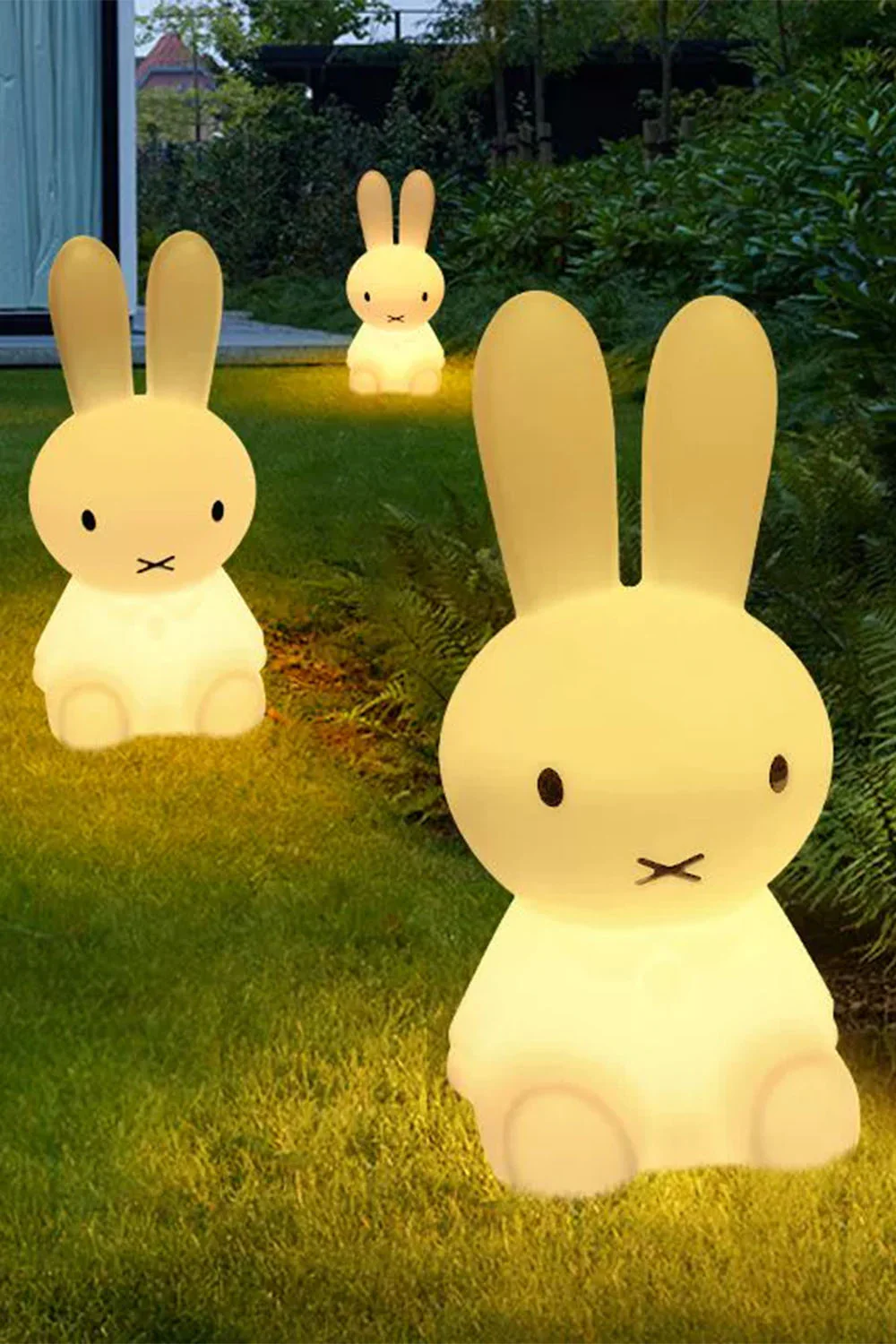 Rabbit PE Roto-molded Outdoor Floor Lamp - Image 9