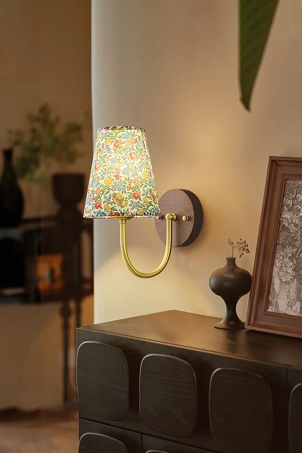 Retro Printed Fabric Wall Lamp - Image 3