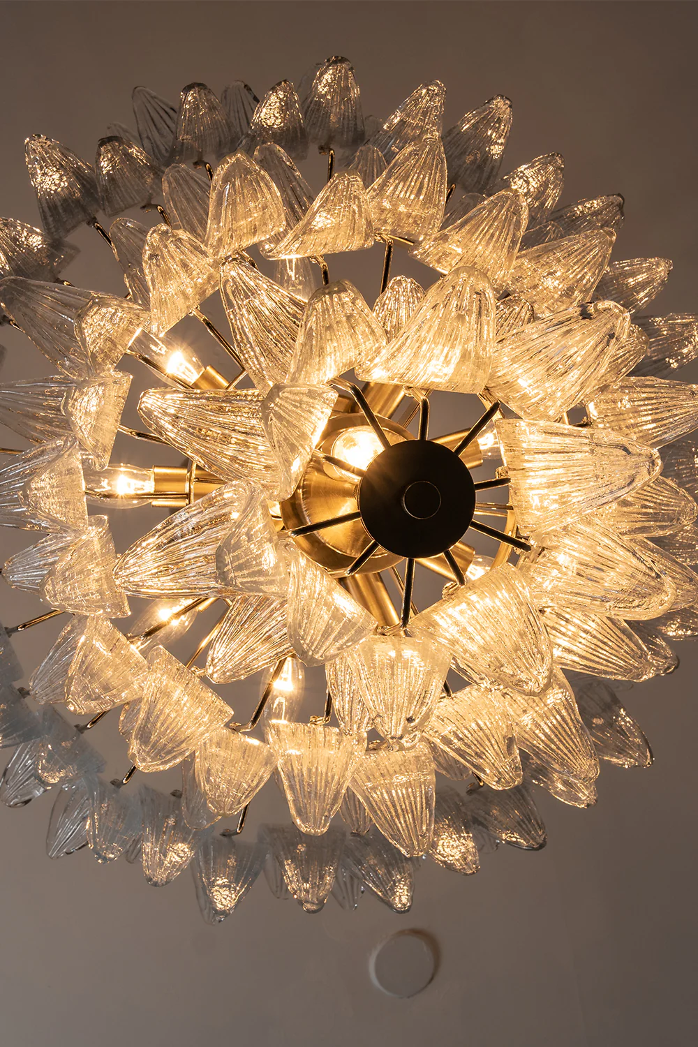 Ribbed Leaf Tier Chandelier - Image 9