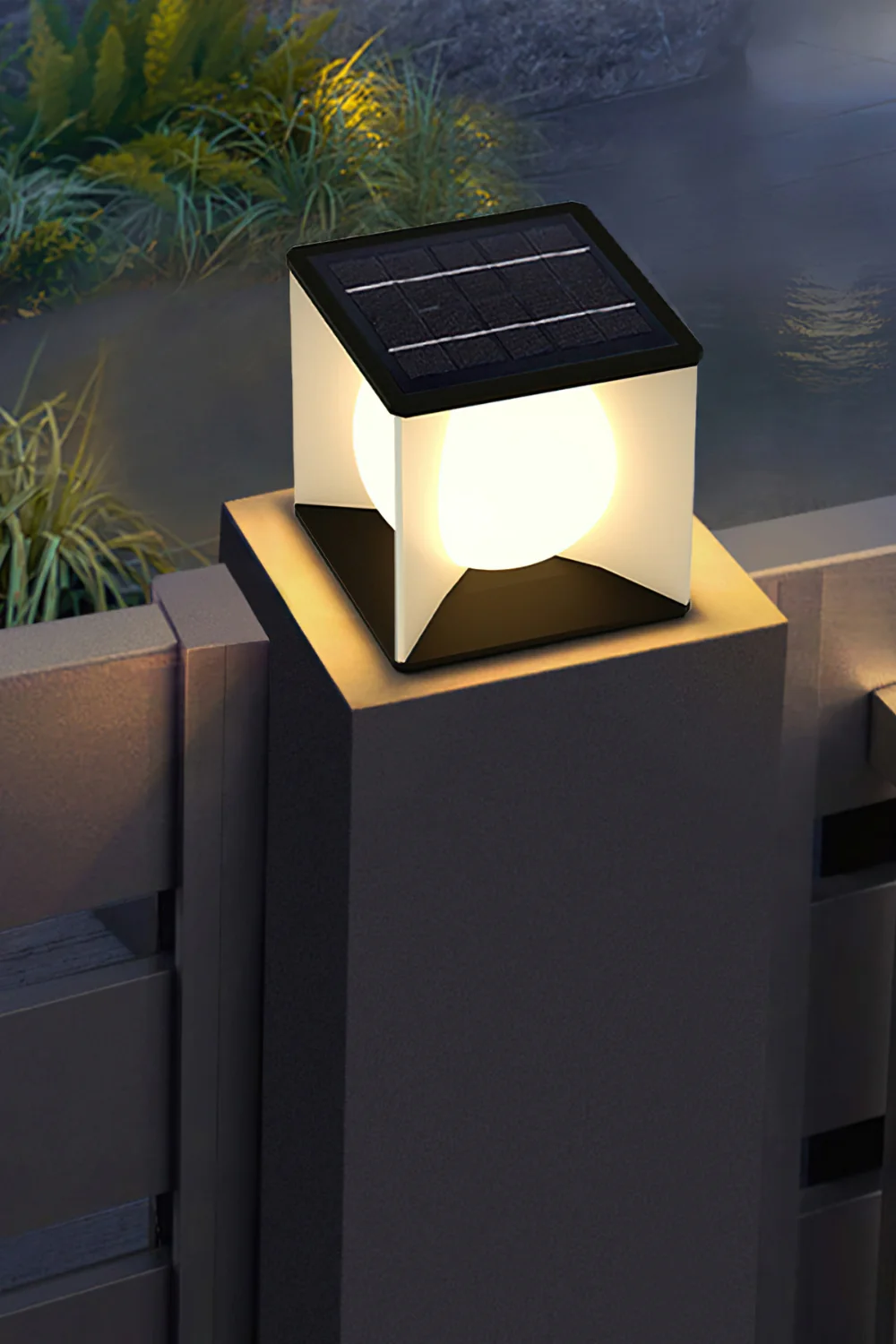 Solar fence column lamp - Image 2