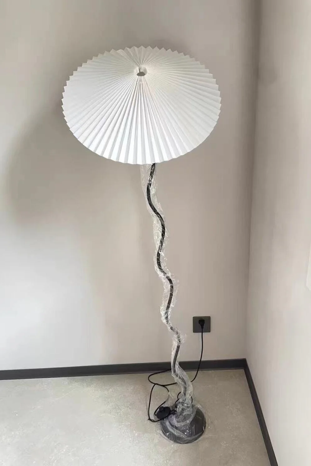 Squiggle Floor Lamp - Image 40